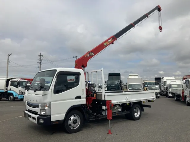 程度の良いワイドロングの４段ラジコンクレーン付きカーゴです。|三菱 キャンター 2PG-FEB80(2WD)の写真1