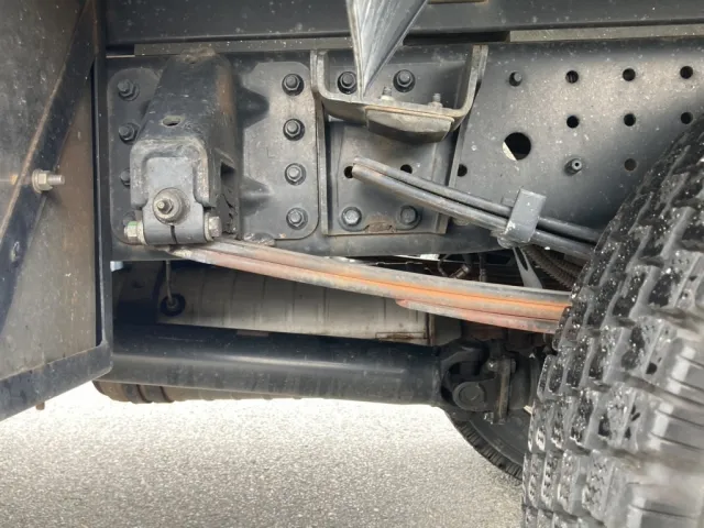 シャーシとスプリングの状態です。|三菱 キャンター 2PG-FEB80(2WD)の写真5