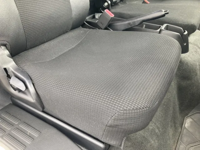 シート座面の状態です。|三菱 キャンター 2PG-FEB80(2WD)の写真13