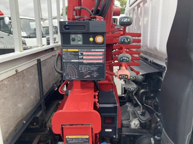 クレーンの表示機と操作レバーの状態です。|三菱 キャンター 2PG-FEB80(2WD)の写真21