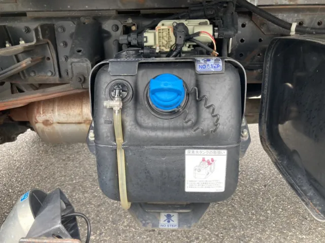 アドブルータンクです。|三菱 キャンター 2PG-FEB80(2WD)の写真30