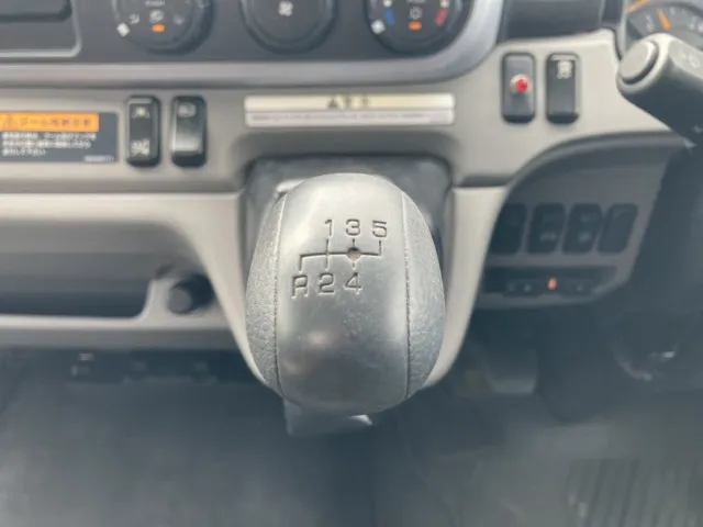 ５速です。|三菱 キャンター 2PG-FEB80(2WD)の写真32