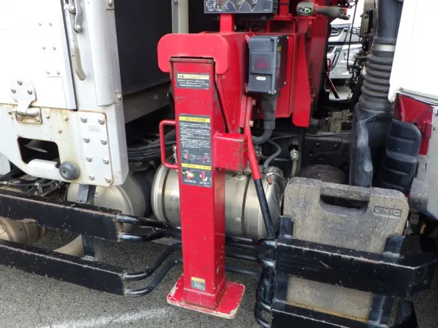 左右のアウトリガーにキズ・サビがあります。|三菱 ファイター QKG-FK62FZの写真42