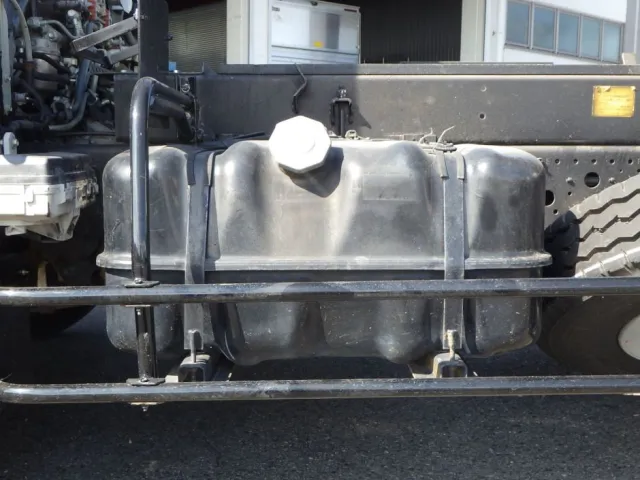 燃料タンクは100Lです。|いすゞ フォワード TKG-FRR90S1(2WD)の写真14