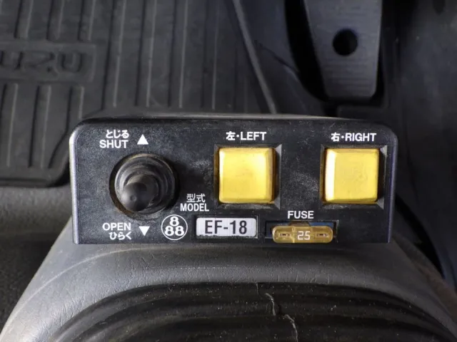 コボレーンの操作スイッチです。|いすゞ フォワード TKG-FRR90S1(2WD)の写真15
