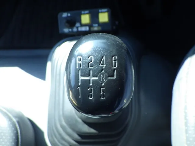 MT6速です。|いすゞ フォワード TKG-FRR90S1(2WD)の写真16