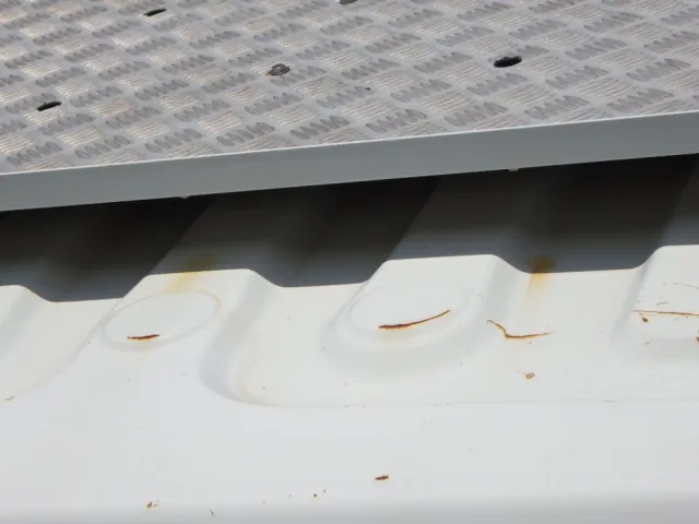 ルーフにキズ・サビ・ヘコミがあります。|いすゞ フォワード TKG-FRR90S1(2WD)の写真27