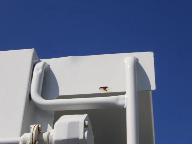 デッキの両サイドにキズ・サビ・ヘコミがあります。|いすゞ フォワード TKG-FRR90S1(2WD)の写真30