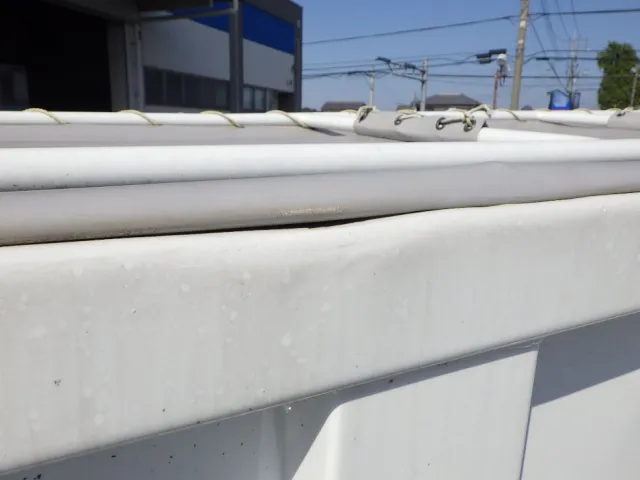 ボディーの助手席側上部にヘコミがあります。|いすゞ フォワード TKG-FRR90S1(2WD)の写真31