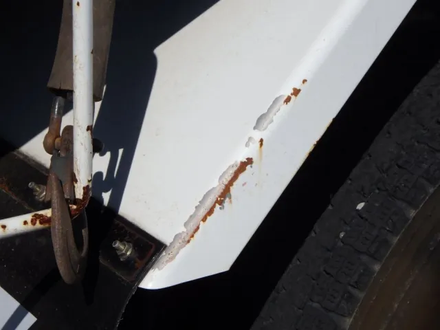 左右のリヤフェンダーにキズ・サビがあります。|いすゞ フォワード TKG-FRR90S1(2WD)の写真34