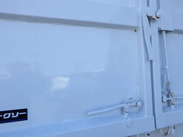 リヤゲートに凸があります。|いすゞ フォワード TKG-FRR90S1(2WD)の写真41