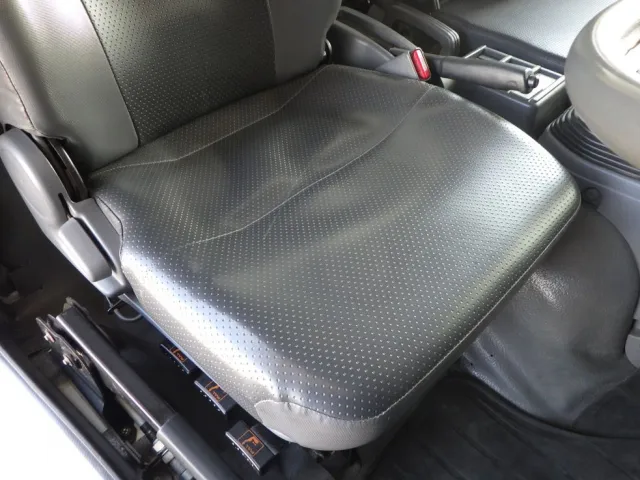 運転席座面にヘタリがあります。|いすゞ フォワード TKG-FRR90S1(2WD)の写真43