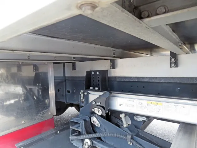 シャーシとネタの状態です。(縦ネタ・横ネタはアルミ製です)|いすゞ フォワード 2PG-FRR90T2(2WD)の写真7