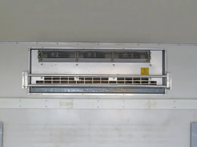 冷凍機の吹き出し口の状態です。|いすゞ フォワード 2PG-FRR90T2(2WD)の写真11