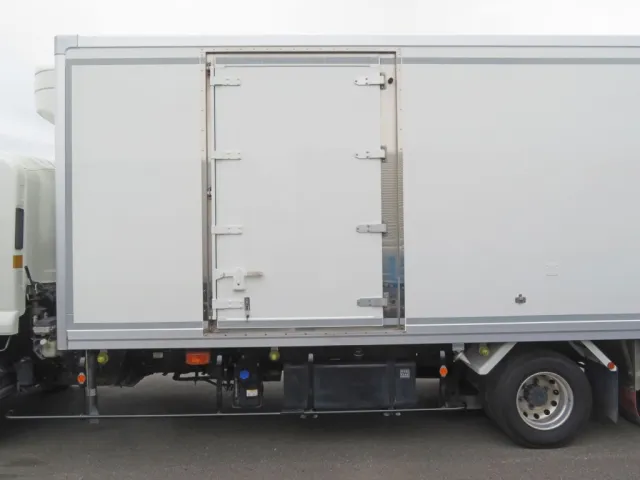 サイドドア付きです。|いすゞ フォワード 2PG-FRR90T2(2WD)の写真17