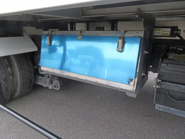 工具箱付きです。(ステンレス製です)|いすゞ フォワード 2PG-FRR90T2(2WD)の写真20