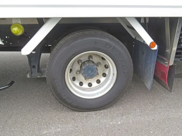 アルミホイールです。(リアフェンダーはFRP製です)|いすゞ フォワード 2PG-FRR90T2(2WD)の写真21