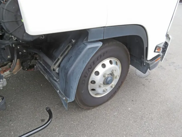 フロントフェンダーに色あせがあります。|いすゞ フォワード 2PG-FRR90T2(2WD)の写真29