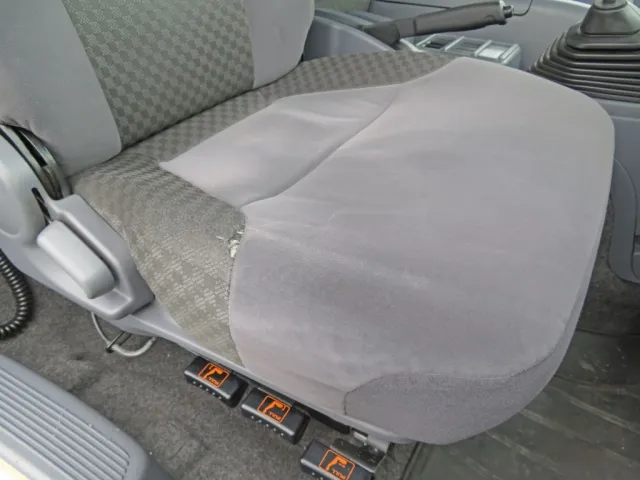 運転席座面の状態です。|いすゞ フォワード 2PG-FRR90T2(2WD)の写真30