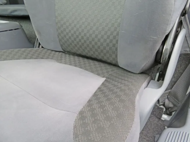 助手席側背もたれに軽いスレがあります。|いすゞ フォワード 2PG-FRR90T2(2WD)の写真31