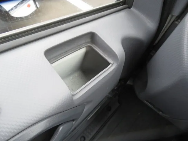 助手席側の灰皿が欠品しています。|いすゞ フォワード 2PG-FRR90T2(2WD)の写真32