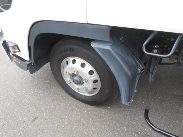 フロントフェンダーに色あせがあります。|いすゞ フォワード 2PG-FRR90T2(2WD)の写真33