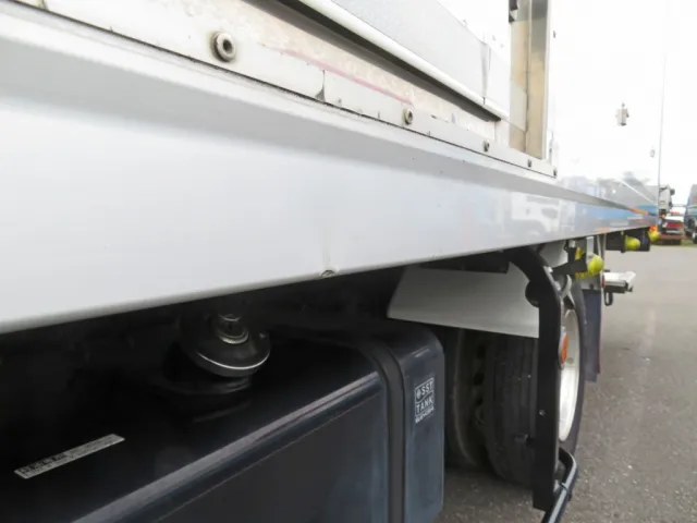 サイドレール下部に小さいキズがあります。|いすゞ フォワード 2PG-FRR90T2(2WD)の写真48