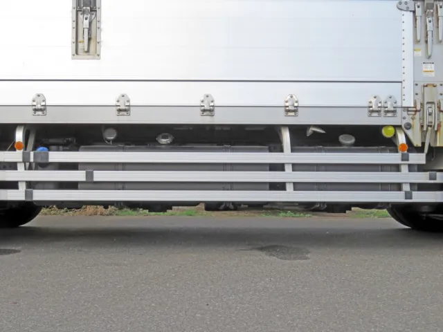 燃料タンクは300Lと200Lが付いています。（サイドバンパーステーに曲がりがあります）|日野 プロフィア 2DG-FW1AHGの写真19