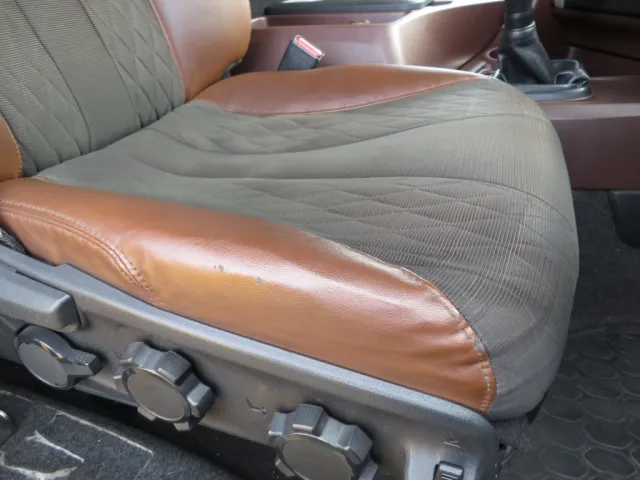 運転席座面の状態です。|日野 プロフィア 2DG-FW1AHGの写真29