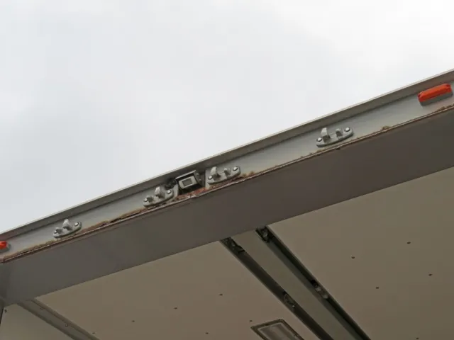 門口上部にサビがあります。|日野 プロフィア 2DG-FW1AHGの写真43