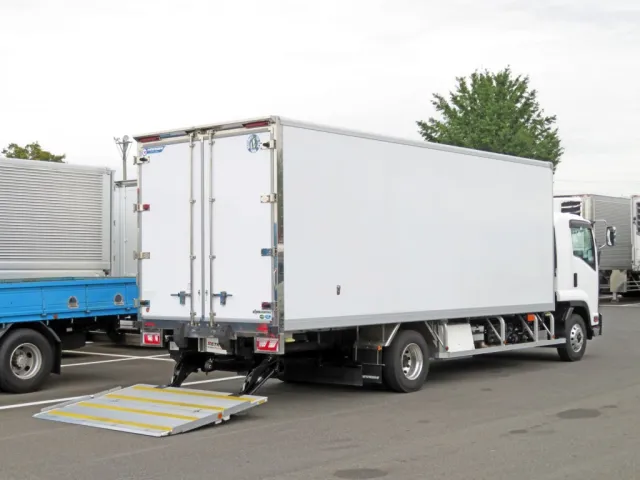 いすゞ フォワード 2PG-FRR90S2(2WD)の写真4