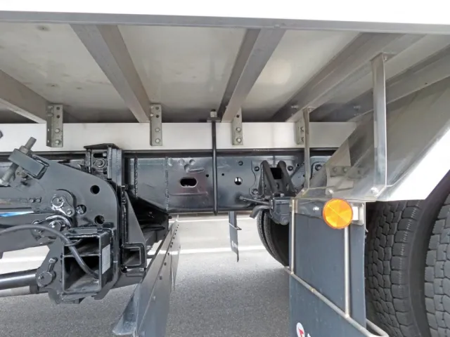 シャーシとネタの状態です。|いすゞ フォワード 2PG-FRR90S2(2WD)の写真5