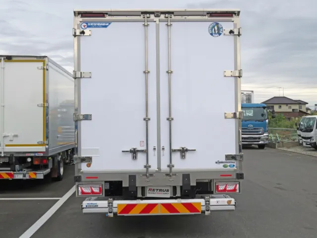 リア扉の丁番及びハンマーロックはステンレス製です。|いすゞ フォワード 2PG-FRR90S2(2WD)の写真7