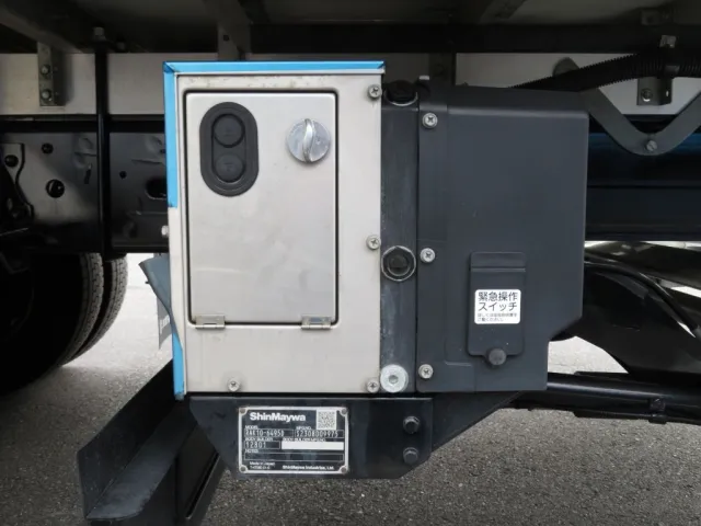 ゲートの操作スイッチです。|いすゞ フォワード 2PG-FRR90S2(2WD)の写真11