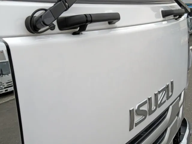 フロントパネルに看板日焼け跡があります。|いすゞ フォワード 2PG-FRR90S2(2WD)の写真13