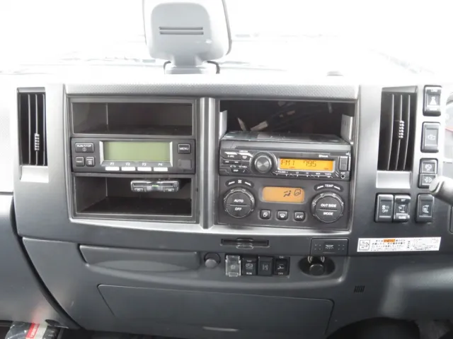 インパネ周りの状態です。|いすゞ フォワード 2PG-FRR90S2(2WD)の写真22