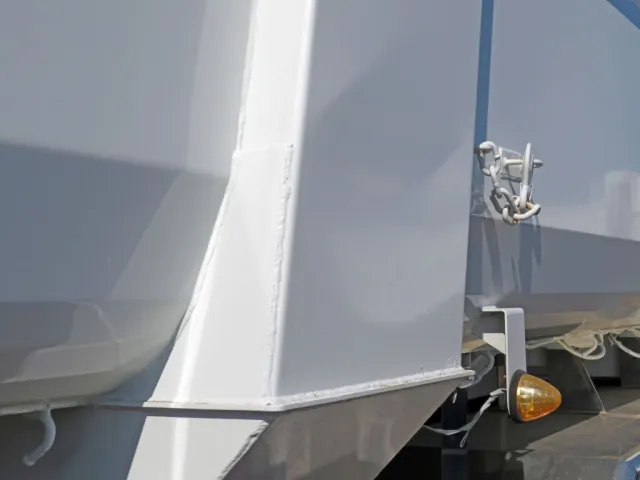 ボディーの縦骨にヘコミがあります。|三菱 スーパーグレート 2PG-FV70HZの写真39