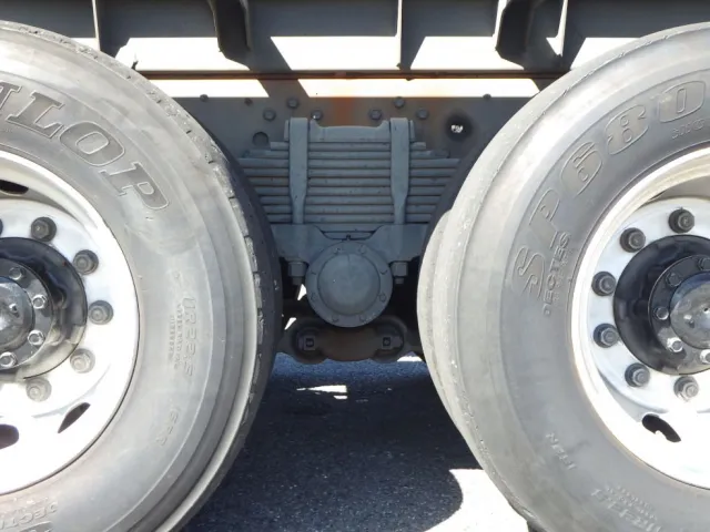 タイヤ間の状態です。|三菱 スーパーグレート 2PG-FV70HZの写真5