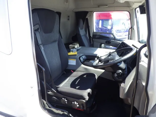 乗車定員は2名です。|三菱 スーパーグレート 2PG-FV70HZの写真6