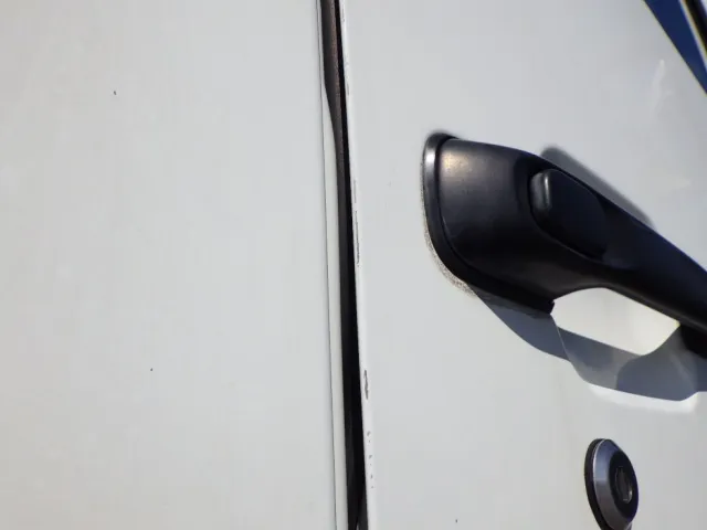 運転席側ドアに小キズがあります。|三菱 スーパーグレート 2PG-FV70HZの写真24