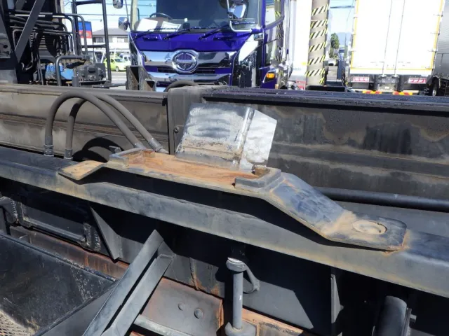 助手席側スライドパッドが欠損しています。|三菱 スーパーグレート 2PG-FV70HZの写真33