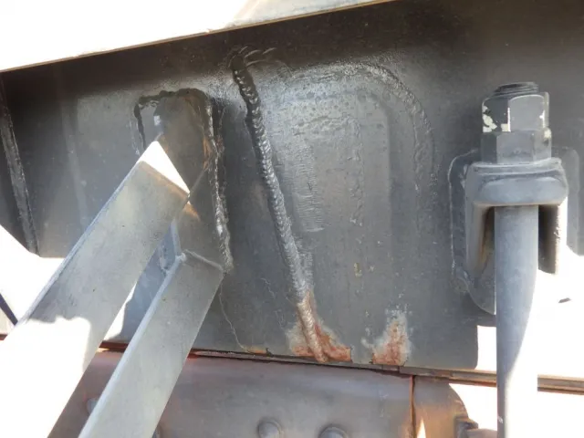 助手席側サブフレームに溶接跡があります。|三菱 スーパーグレート 2PG-FV70HZの写真34