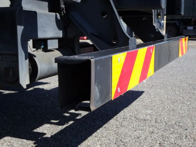 リヤバンパーの左右のカバーが欠損しています。|三菱 スーパーグレート 2PG-FV70HZの写真35