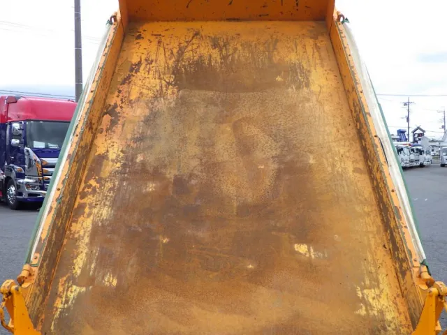 床の状態です。|いすゞ フォワード 2RG-FRR90S2(2WD)の写真10