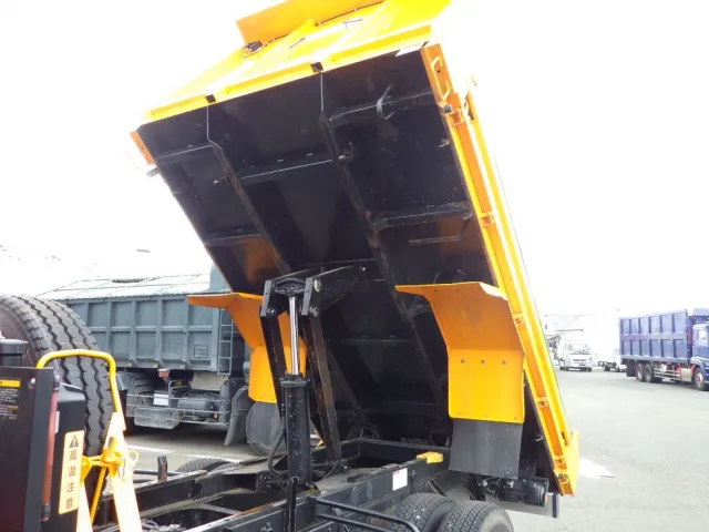 ボディー裏側の状態です。|いすゞ フォワード 2RG-FRR90S2(2WD)の写真11