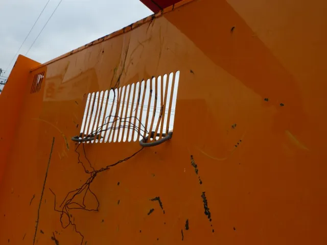 プロテクター裏側にキズ・サビ・ヘコミがあります。|いすゞ フォワード 2RG-FRR90S2(2WD)の写真35