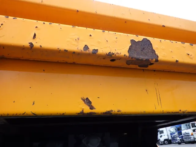 リヤ周りにキズ・サビ・ヘコミがあります。|いすゞ フォワード 2RG-FRR90S2(2WD)の写真39