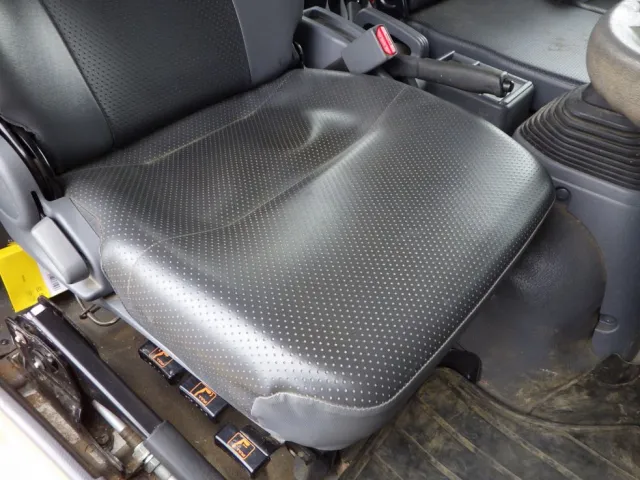 運転席座面にヘタリがあります。|いすゞ フォワード 2RG-FRR90S2(2WD)の写真42