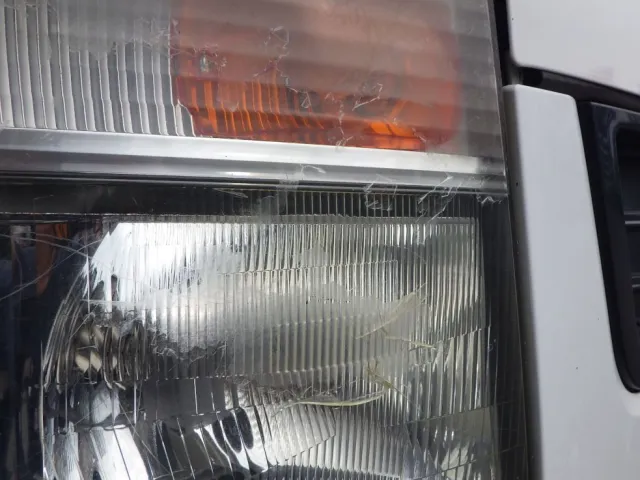 左右のヘッドライトレンズに劣化があります。|三菱 ファイター TKG-FK71F(2WD)の写真26