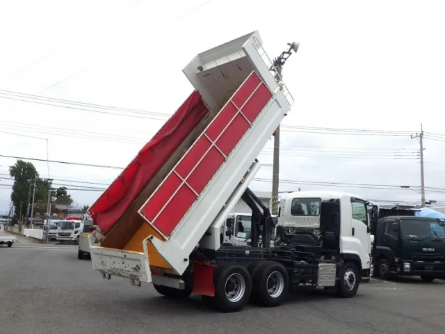 いすゞ ギガ 2PG-CXZ77CTの写真4